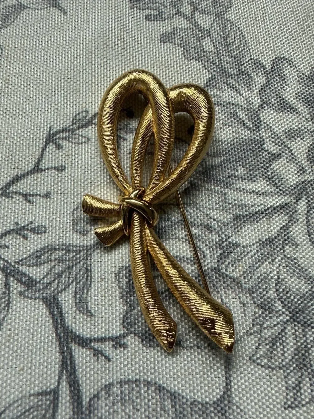 Vintage 70s Monet Brooch Ribbon Bow Brushed Gold Tone Metal Pin Signed 2.75”